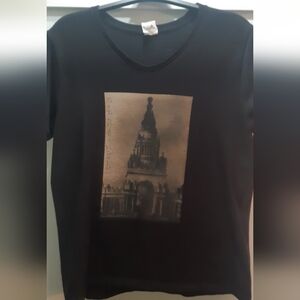 Size M  Black Short Sleeve Tee with Architectural Print Gothcore